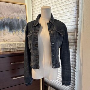 Forever 21 Dark Wash Stretchy Denim Jacket. Size M